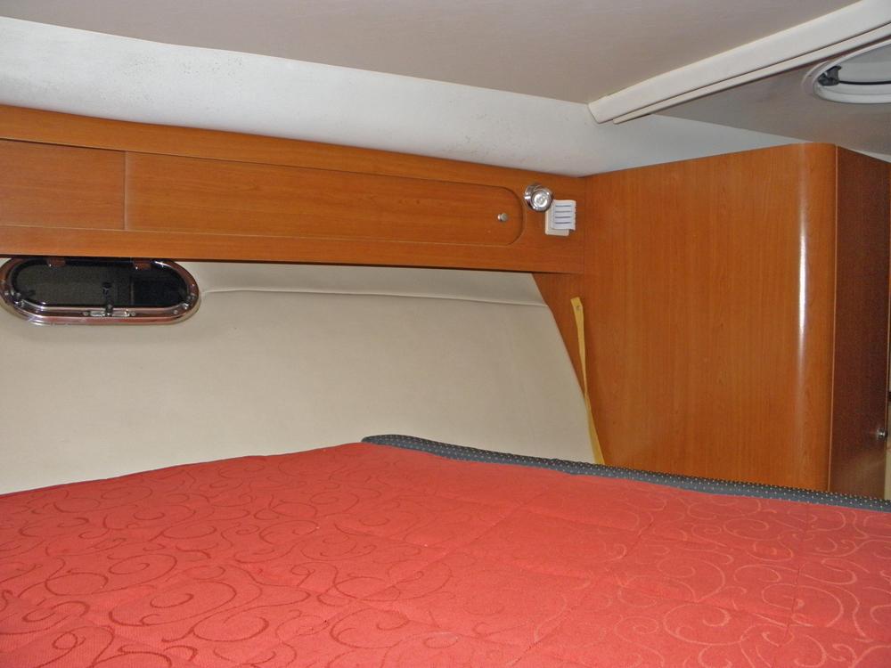Saloon, Accommodation